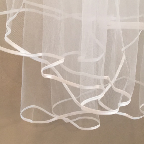 White veil - Picture 2 of 5